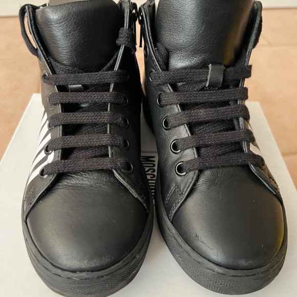Moschino Logo High-top Sneaker Kids Size IT 31 US 13 - Picture 4 of 9